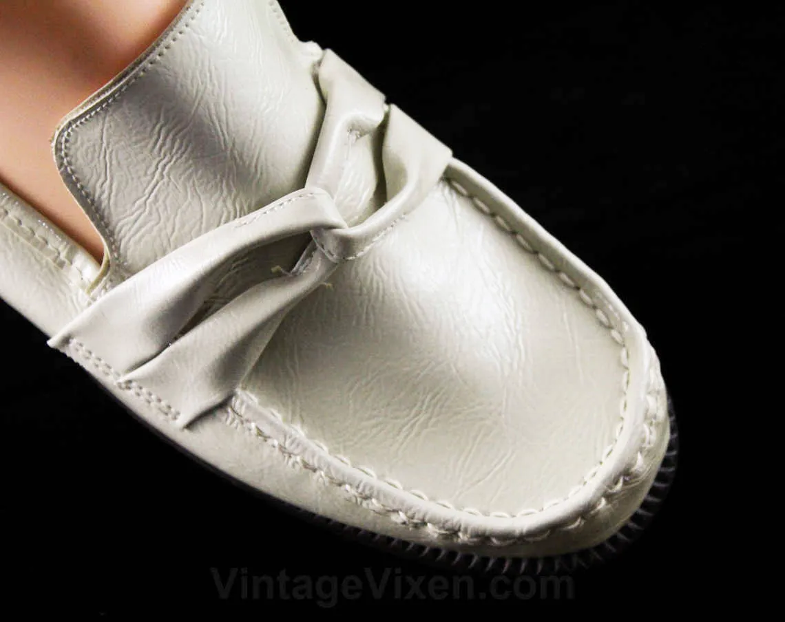 Size 6 Loafers - 70s Shiny Shoes - Nice Quality Hipster 1960s 1970s Bone Gray Slick Vinyl - Unworn 60's NOS Deadstock - 6B - 48048-3