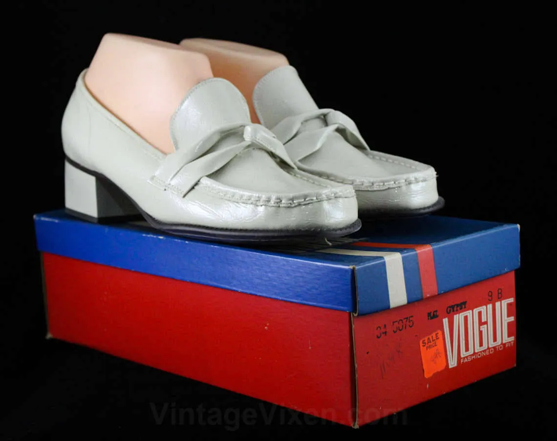 Size 6 Loafers - 70s Shiny Shoes - Nice Quality Hipster 1960s 1970s Bone Gray Slick Vinyl - Unworn 60's NOS Deadstock - 6B - 48048-3